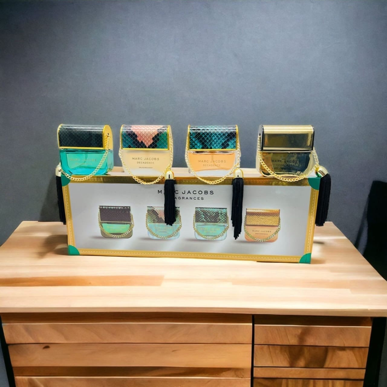 Marc Jacob’s box “ 4 mini perfumes”